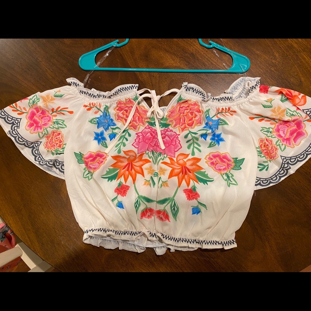Brand new, no tags. Off the shoulder floral crop